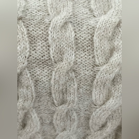 Zara Cream Beige Cable Knit Crewneck Sweater Size Large - Picture 5 of 8